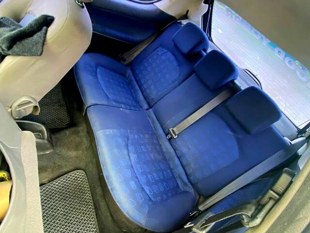 Чорний Пежо 206, об'ємом двигуна 1.4 л та пробігом 366 тис. км за 2000 $, фото 4 на Automoto.ua