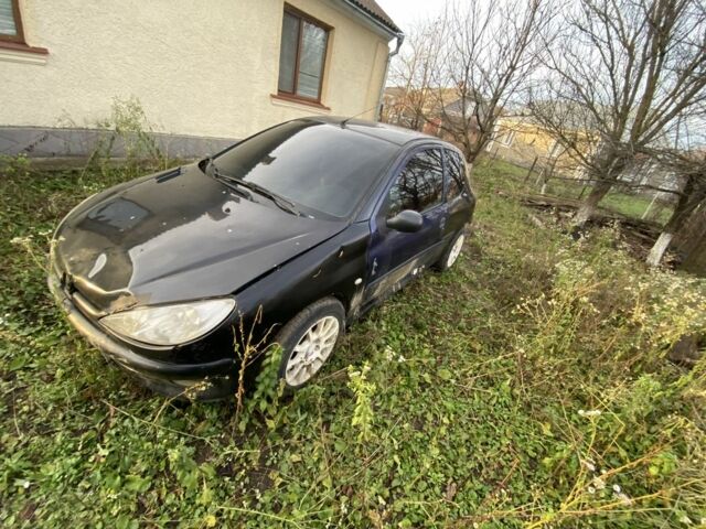 Черный Пежо 206, объемом двигателя 1.6 л и пробегом 237 тыс. км за 700 $, фото 4 на Automoto.ua