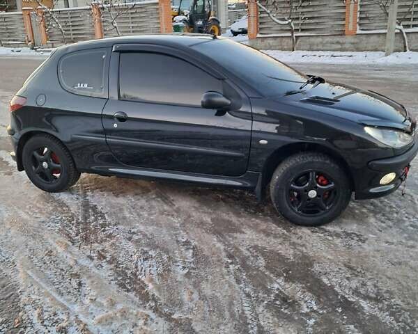 Чорний Пежо 206, об'ємом двигуна 1.4 л та пробігом 380 тис. км за 4200 $, фото 7 на Automoto.ua