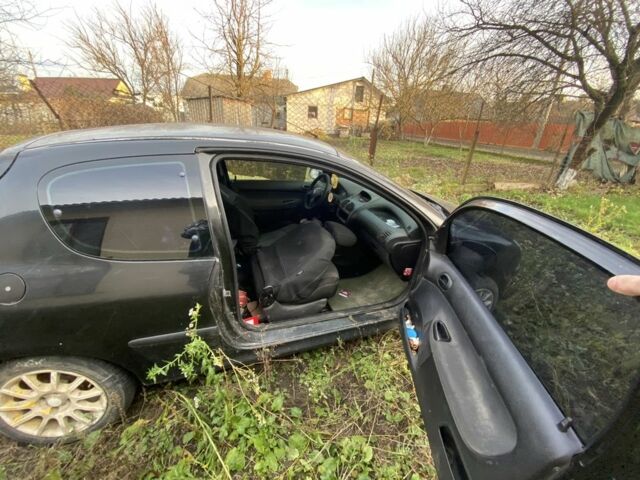 Черный Пежо 206, объемом двигателя 1.6 л и пробегом 237 тыс. км за 700 $, фото 5 на Automoto.ua