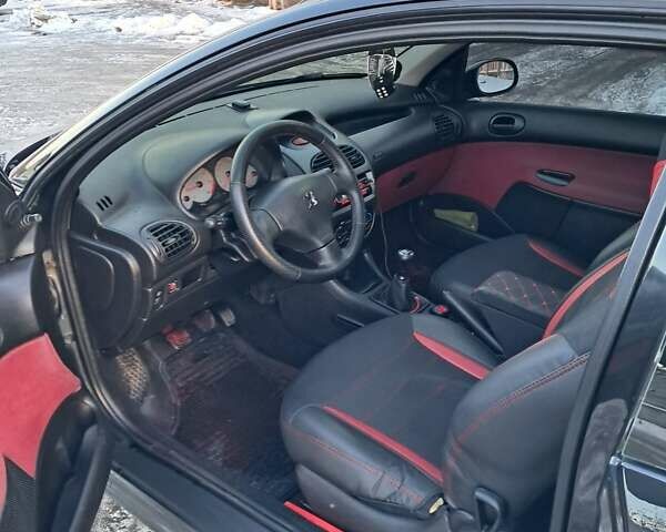 Чорний Пежо 206, об'ємом двигуна 1.4 л та пробігом 380 тис. км за 4200 $, фото 2 на Automoto.ua