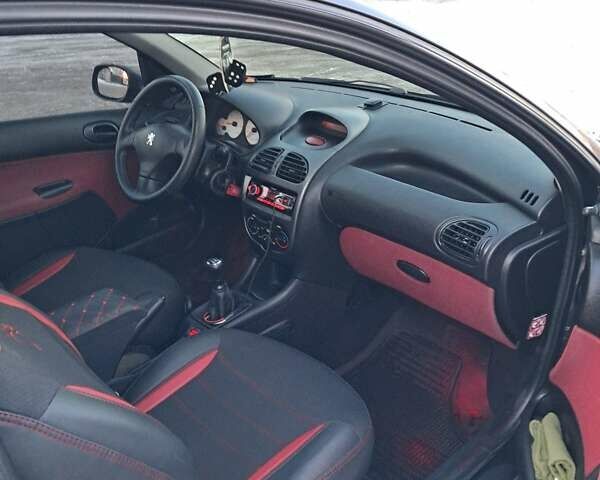 Чорний Пежо 206, об'ємом двигуна 1.4 л та пробігом 380 тис. км за 4200 $, фото 6 на Automoto.ua