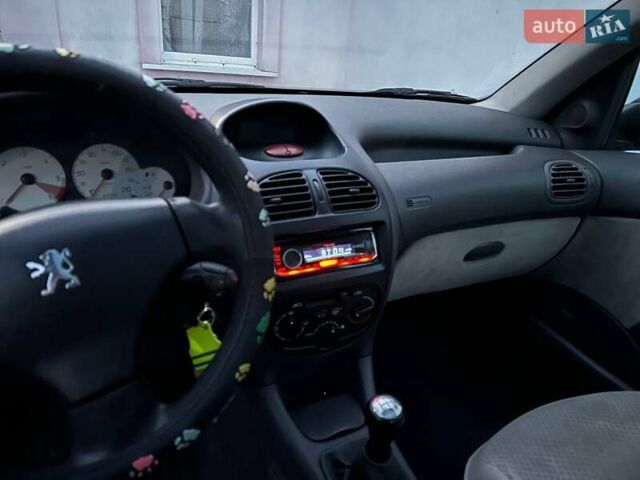 Черный Пежо 206, объемом двигателя 2 л и пробегом 383 тыс. км за 2800 $, фото 3 на Automoto.ua