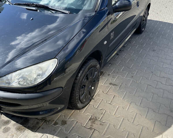 Черный Пежо 206, объемом двигателя 1.12 л и пробегом 210 тыс. км за 2300 $, фото 2 на Automoto.ua