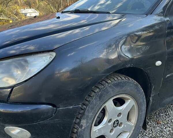 Черный Пежо 206, объемом двигателя 1.36 л и пробегом 355 тыс. км за 2650 $, фото 9 на Automoto.ua