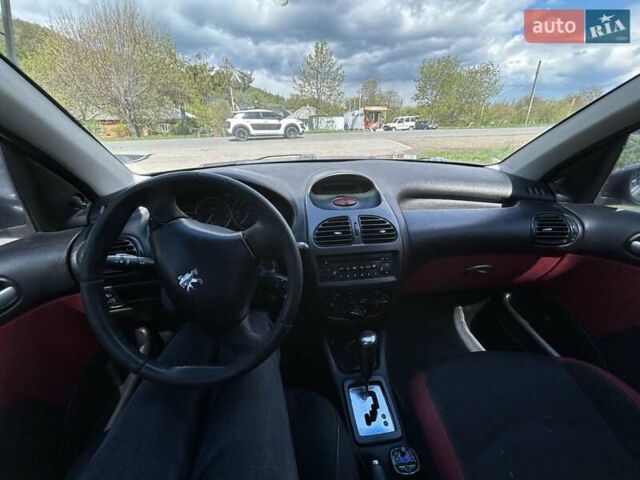 Черный Пежо 206, объемом двигателя 1.36 л и пробегом 355 тыс. км за 2300 $, фото 8 на Automoto.ua