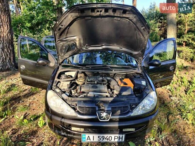 Чорний Пежо 206, об'ємом двигуна 1.36 л та пробігом 170 тис. км за 4000 $, фото 2 на Automoto.ua