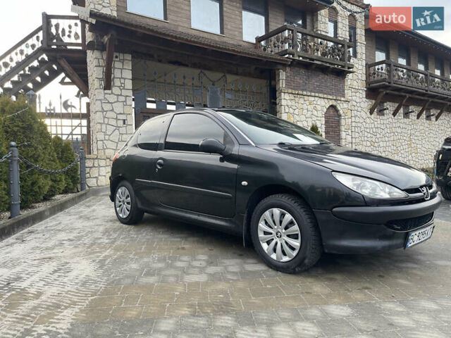 Чорний Пежо 206, об'ємом двигуна 1.36 л та пробігом 225 тис. км за 2600 $, фото 10 на Automoto.ua