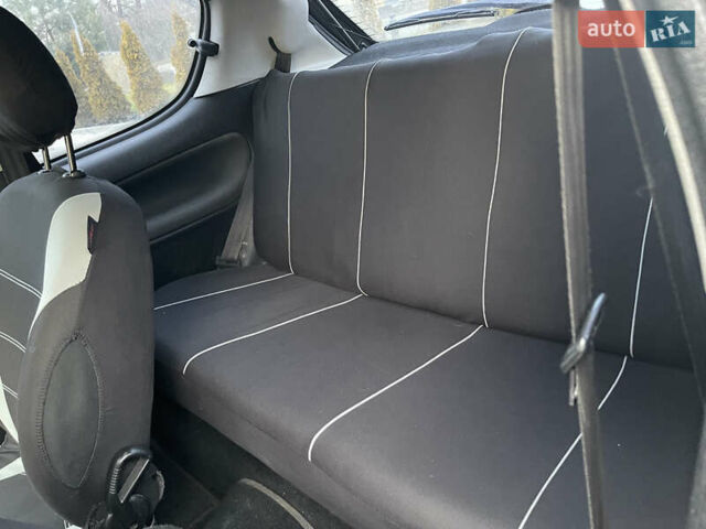 Чорний Пежо 206, об'ємом двигуна 1.36 л та пробігом 225 тис. км за 2600 $, фото 28 на Automoto.ua