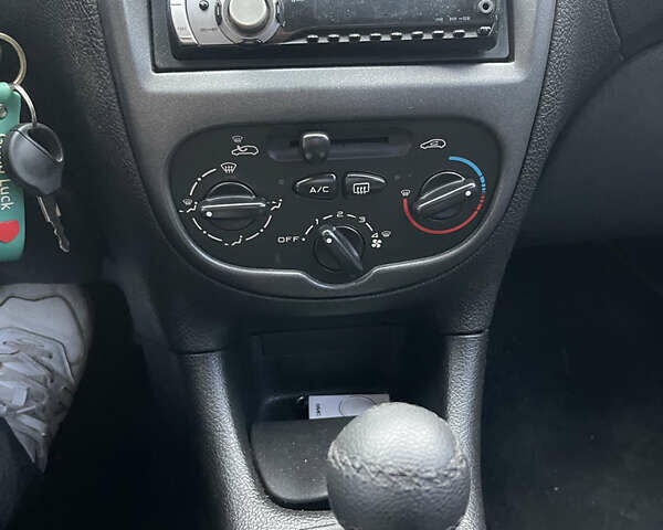 Чорний Пежо 206, об'ємом двигуна 1.36 л та пробігом 225 тис. км за 2600 $, фото 29 на Automoto.ua