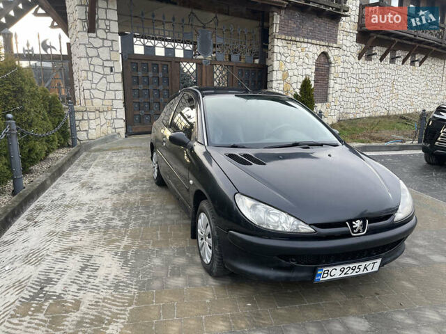 Чорний Пежо 206, об'ємом двигуна 1.36 л та пробігом 225 тис. км за 2600 $, фото 3 на Automoto.ua