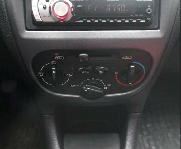 Чорний Пежо 206, об'ємом двигуна 1.4 л та пробігом 150 тис. км за 3000 $, фото 12 на Automoto.ua