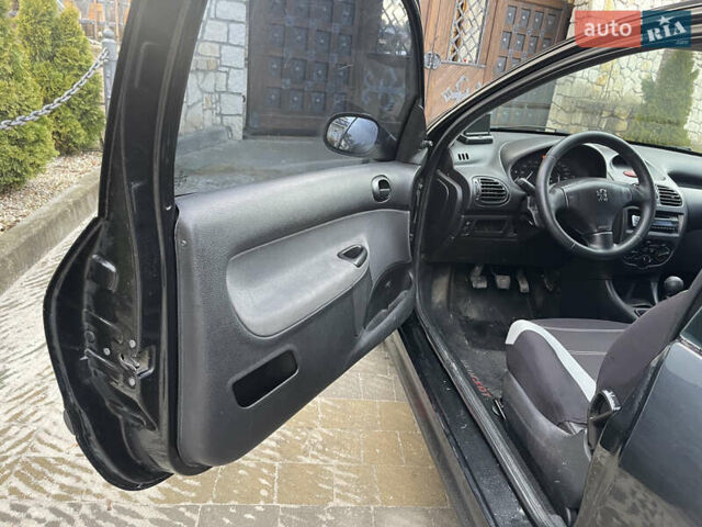 Чорний Пежо 206, об'ємом двигуна 1.36 л та пробігом 225 тис. км за 2600 $, фото 27 на Automoto.ua
