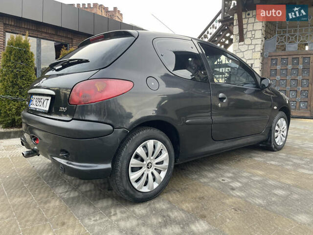 Чорний Пежо 206, об'ємом двигуна 1.36 л та пробігом 225 тис. км за 2600 $, фото 17 на Automoto.ua