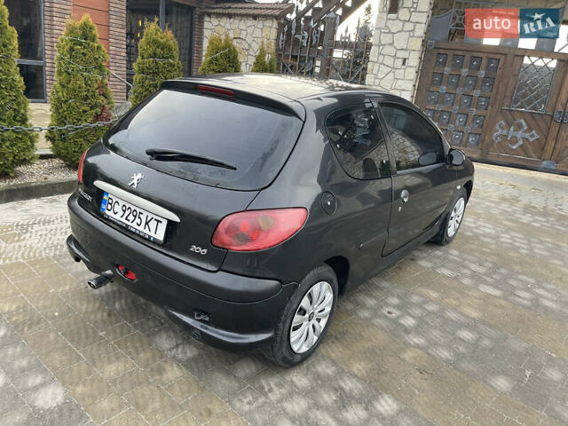 Чорний Пежо 206, об'ємом двигуна 1.36 л та пробігом 225 тис. км за 2600 $, фото 24 на Automoto.ua