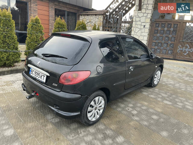 Чорний Пежо 206, об'ємом двигуна 1.36 л та пробігом 225 тис. км за 2600 $, фото 16 на Automoto.ua