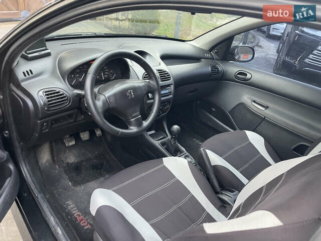 Чорний Пежо 206, об'ємом двигуна 1.36 л та пробігом 225 тис. км за 2600 $, фото 26 на Automoto.ua
