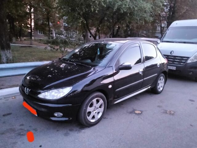 Черный Пежо 206, объемом двигателя 1.6 л и пробегом 167 тыс. км за 4299 $, фото 4 на Automoto.ua