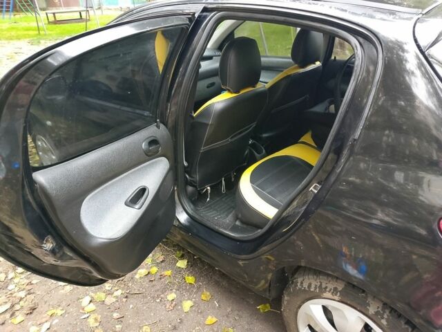 Черный Пежо 206, объемом двигателя 1.6 л и пробегом 136 тыс. км за 4000 $, фото 7 на Automoto.ua