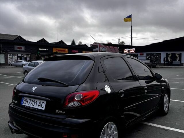 Черный Пежо 206, объемом двигателя 1.4 л и пробегом 207 тыс. км за 5900 $, фото 1 на Automoto.ua