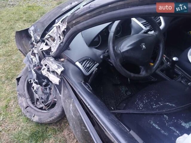Черный Пежо 206, объемом двигателя 1.4 л и пробегом 250 тыс. км за 2000 $, фото 4 на Automoto.ua