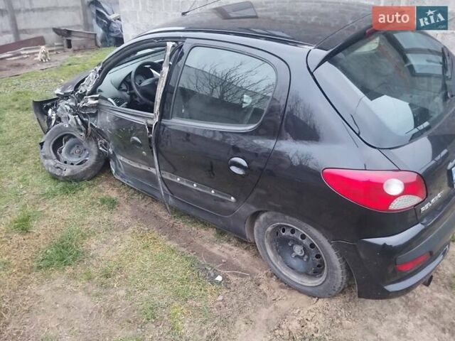 Черный Пежо 206, объемом двигателя 1.4 л и пробегом 250 тыс. км за 2000 $, фото 5 на Automoto.ua