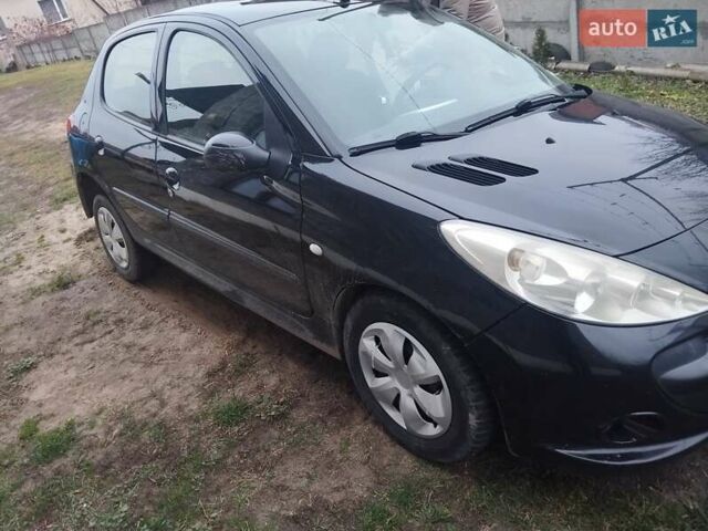 Черный Пежо 206, объемом двигателя 1.4 л и пробегом 250 тыс. км за 2000 $, фото 6 на Automoto.ua