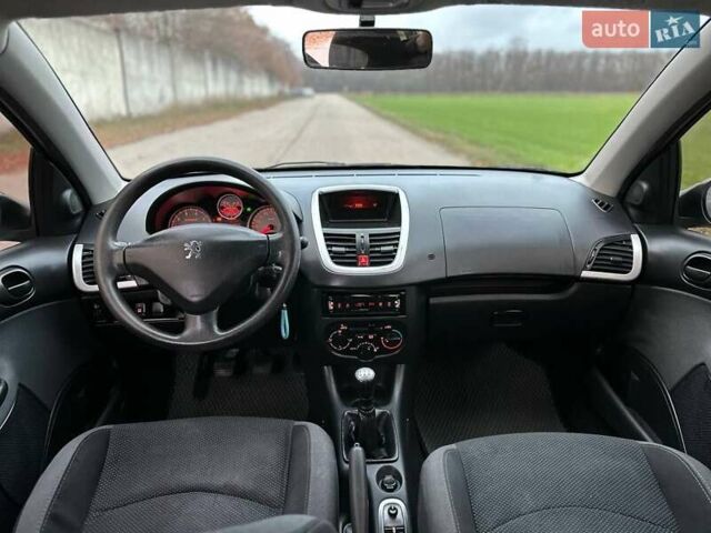 Чорний Пежо 206, об'ємом двигуна 1.4 л та пробігом 263 тис. км за 4300 $, фото 11 на Automoto.ua