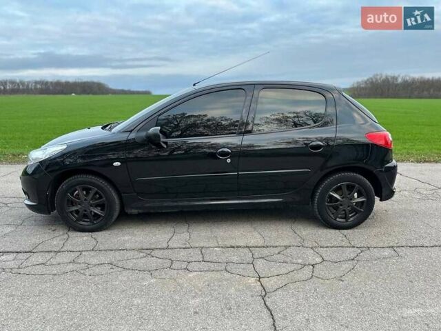 Чорний Пежо 206, об'ємом двигуна 1.4 л та пробігом 263 тис. км за 4300 $, фото 7 на Automoto.ua