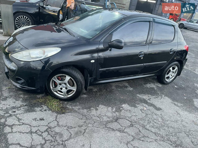 Черный Пежо 206, объемом двигателя 1.1 л и пробегом 335 тыс. км за 3200 $, фото 1 на Automoto.ua