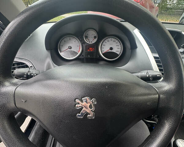 Чорний Пежо 206, об'ємом двигуна 1.4 л та пробігом 127 тис. км за 4000 $, фото 10 на Automoto.ua