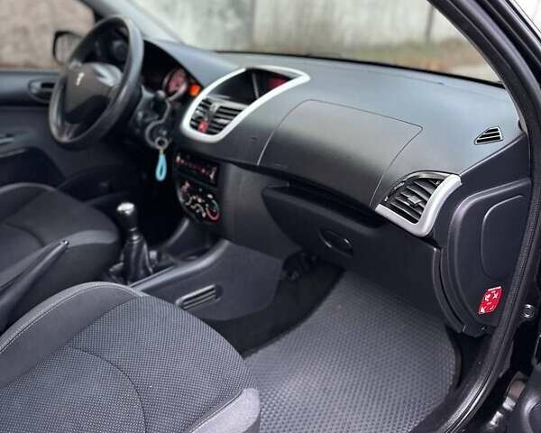 Чорний Пежо 206, об'ємом двигуна 1.4 л та пробігом 263 тис. км за 4300 $, фото 10 на Automoto.ua