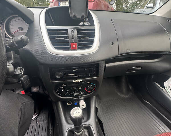 Чорний Пежо 206, об'ємом двигуна 1.4 л та пробігом 127 тис. км за 4000 $, фото 13 на Automoto.ua