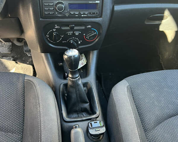 Черный Пежо 206, объемом двигателя 1.4 л и пробегом 165 тыс. км за 4300 $, фото 5 на Automoto.ua