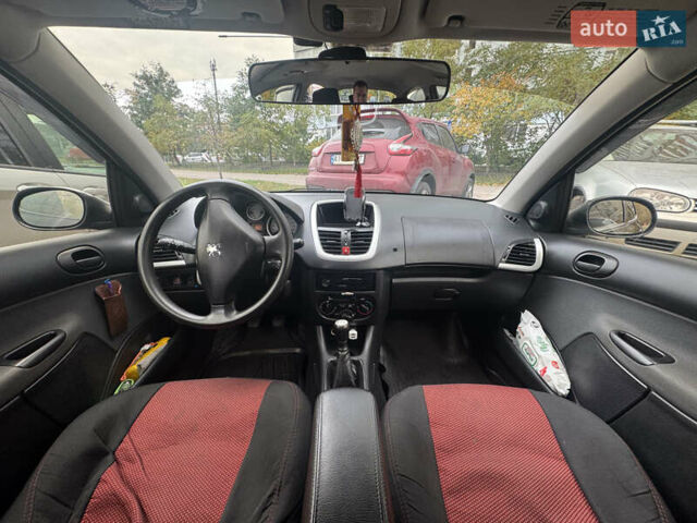 Чорний Пежо 206, об'ємом двигуна 1.4 л та пробігом 127 тис. км за 4000 $, фото 7 на Automoto.ua