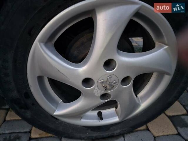 Черный Пежо 206, объемом двигателя 1.36 л и пробегом 150 тыс. км за 4600 $, фото 10 на Automoto.ua