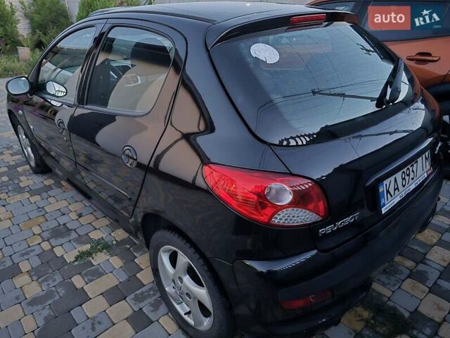 Черный Пежо 206, объемом двигателя 1.36 л и пробегом 150 тыс. км за 4600 $, фото 8 на Automoto.ua