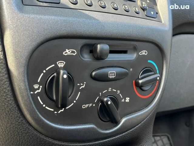 Черный Пежо 206, объемом двигателя 1.6 л и пробегом 134 тыс. км за 3380 $, фото 31 на Automoto.ua