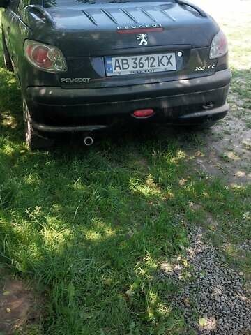 Черный Пежо 206, объемом двигателя 1.6 л и пробегом 150 тыс. км за 3000 $, фото 1 на Automoto.ua