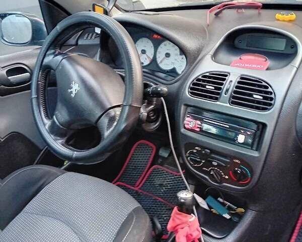 Чорний Пежо 206, об'ємом двигуна 1.6 л та пробігом 250 тис. км за 2700 $, фото 4 на Automoto.ua