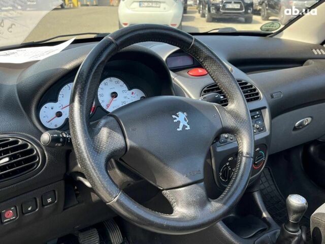Черный Пежо 206, объемом двигателя 1.6 л и пробегом 134 тыс. км за 3380 $, фото 26 на Automoto.ua