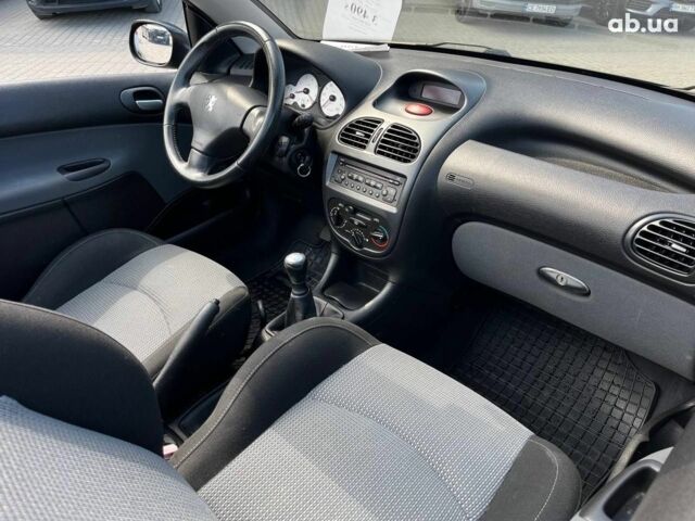 Черный Пежо 206, объемом двигателя 1.6 л и пробегом 134 тыс. км за 3380 $, фото 16 на Automoto.ua