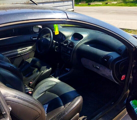 Черный Пежо 206, объемом двигателя 1.6 л и пробегом 236 тыс. км за 2200 $, фото 1 на Automoto.ua