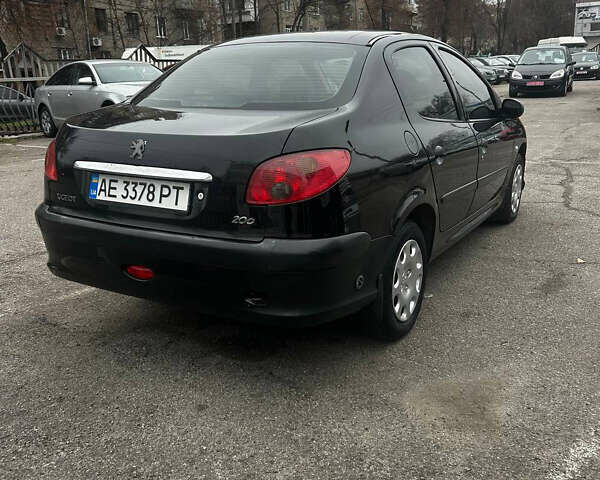 Чорний Пежо 206, об'ємом двигуна 1.36 л та пробігом 237 тис. км за 3000 $, фото 3 на Automoto.ua