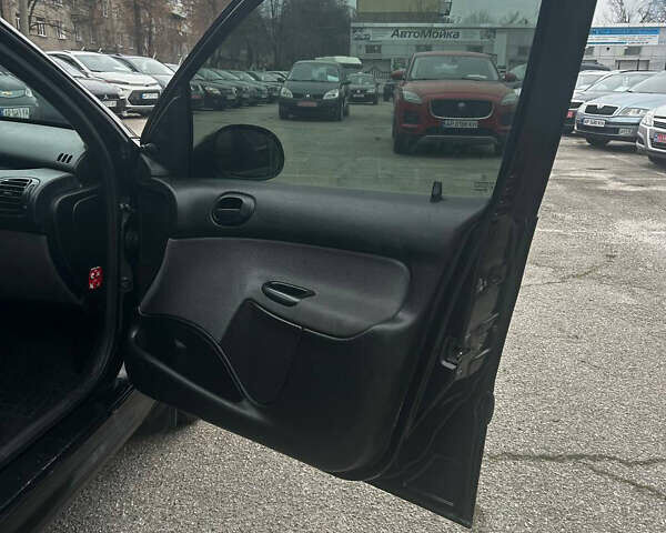 Чорний Пежо 206, об'ємом двигуна 1.36 л та пробігом 237 тис. км за 3000 $, фото 12 на Automoto.ua