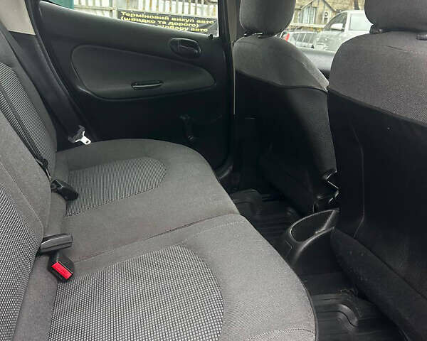 Чорний Пежо 206, об'ємом двигуна 1.36 л та пробігом 237 тис. км за 3000 $, фото 8 на Automoto.ua