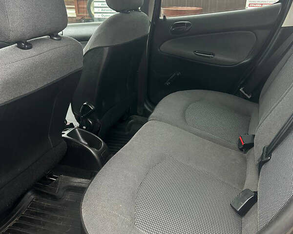 Чорний Пежо 206, об'ємом двигуна 1.36 л та пробігом 237 тис. км за 3000 $, фото 9 на Automoto.ua