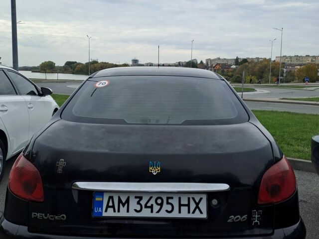 Черный Пежо 206, объемом двигателя 1.4 л и пробегом 406 тыс. км за 2000 $, фото 2 на Automoto.ua