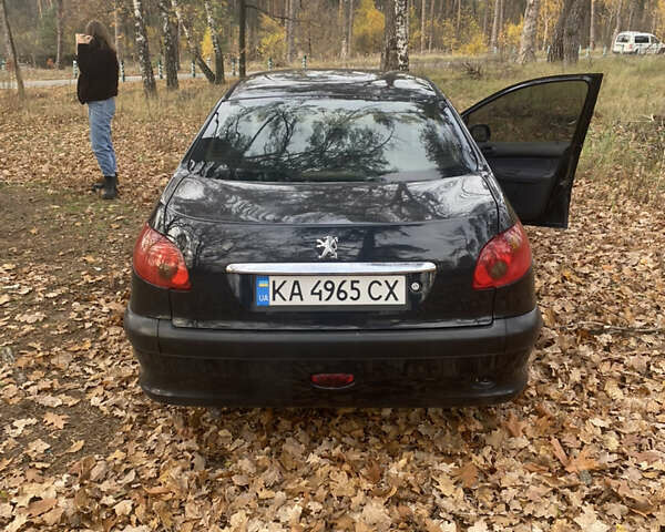 Черный Пежо 206, объемом двигателя 1.4 л и пробегом 148 тыс. км за 2100 $, фото 6 на Automoto.ua