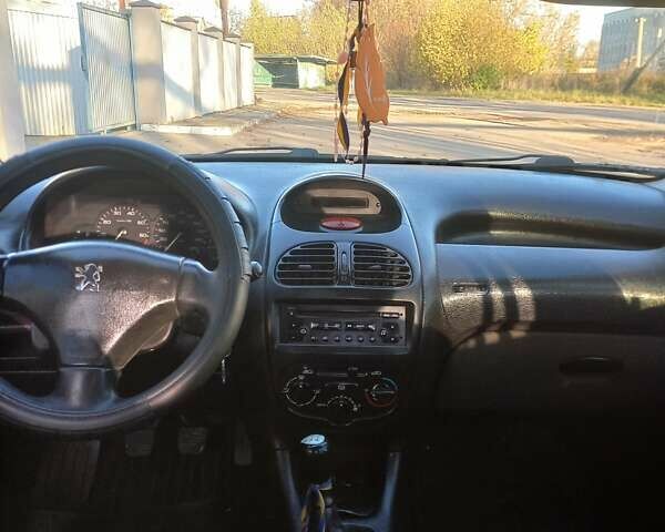 Черный Пежо 206, объемом двигателя 1.36 л и пробегом 270 тыс. км за 1700 $, фото 8 на Automoto.ua